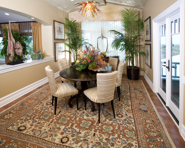 Домашние или комнатные декоративные пальмы очень популярны и востребованы во флористическом дизайне современного интерьера