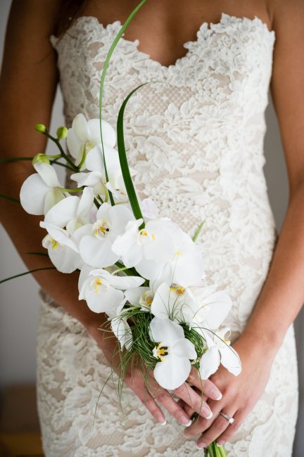Букет невесты из белой орхидеи