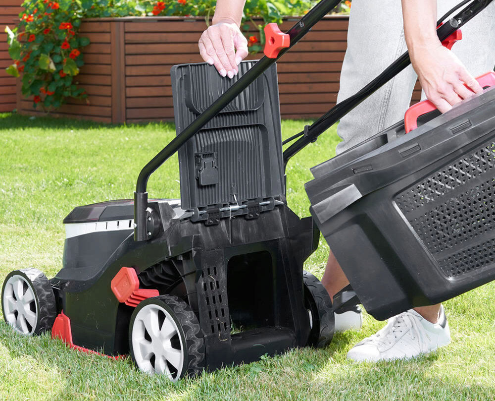 AL-KO Easy 322Li R Cordless Roller Mower Kit  32cm / 36v / 2.5Ah  + Free Trimmer Offer