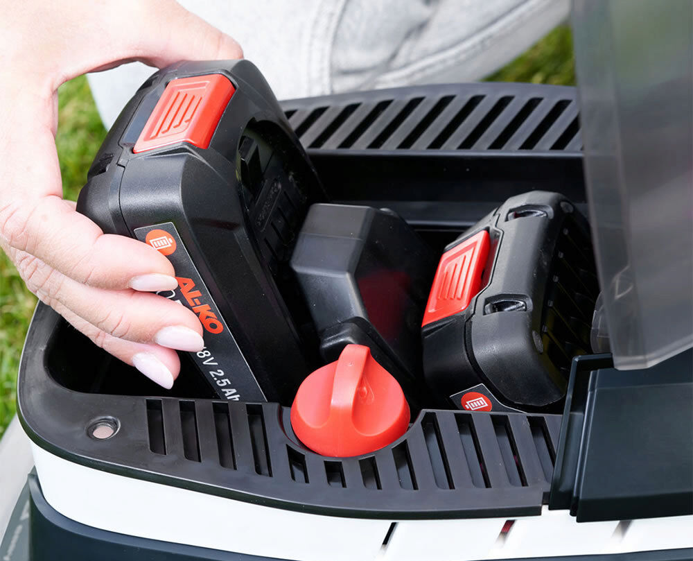 AL-KO Easy 322Li R Cordless Roller Mower Kit  32cm / 36v / 2.5Ah  + Free Trimmer Offer from Mower Magic