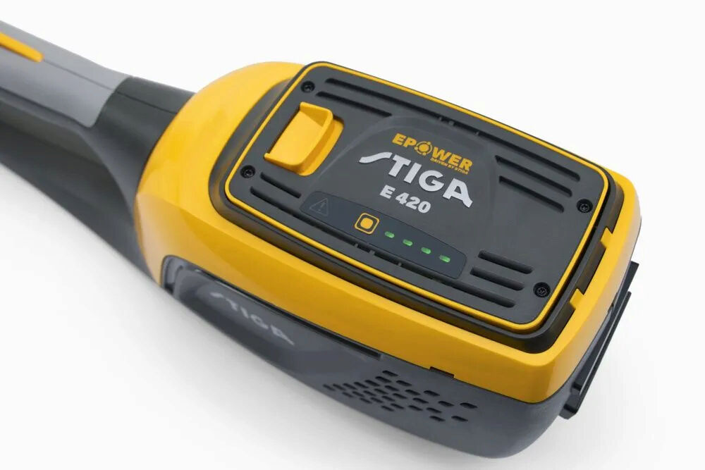 Stiga MT 500e Cordless Multi-Tool Kit - Hedgetrimmer and Pruner 48v