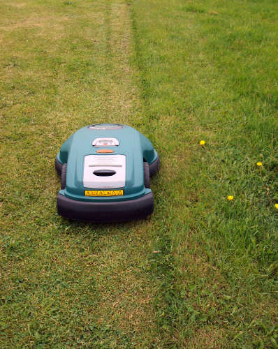 Robomow Edging Demonstration Robomow Edging Demonstration