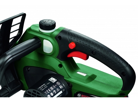 Bosch UniversalChain 18 Cordless Chainsaw 2Ah / 20cm Battery & Charger