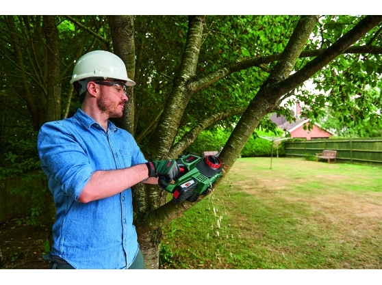 Bosch UniversalChain 18 Cordless Chainsaw 2Ah / 20cm Battery & Charger