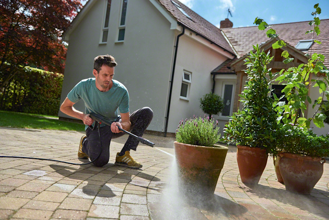 Bosch Universal Aquatak 125 Electric Pressure Washer 1500w / 125 Bar