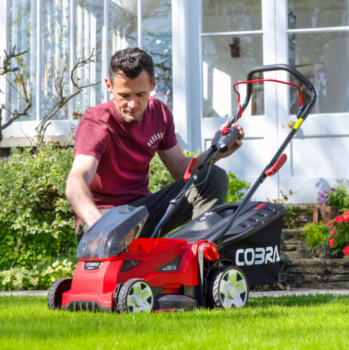 Cobra MX3440VX Premium Cordless Lawnmower KIT 40v / 34cm / 4Ah from Mower Magic Cobra MX3440VX Premium Cordless Lawnmower KIT 40v / 34cm / 4Ah from Mower Magic