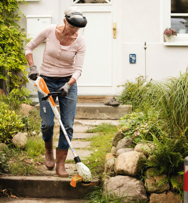 STIHL 18v Li-Ion Grass Trimmer PolyCut 2-2 With Battery