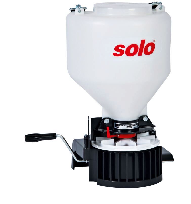 SOLO 421 Hand-Cranked Broadcast Spreader 9kg Capacity  