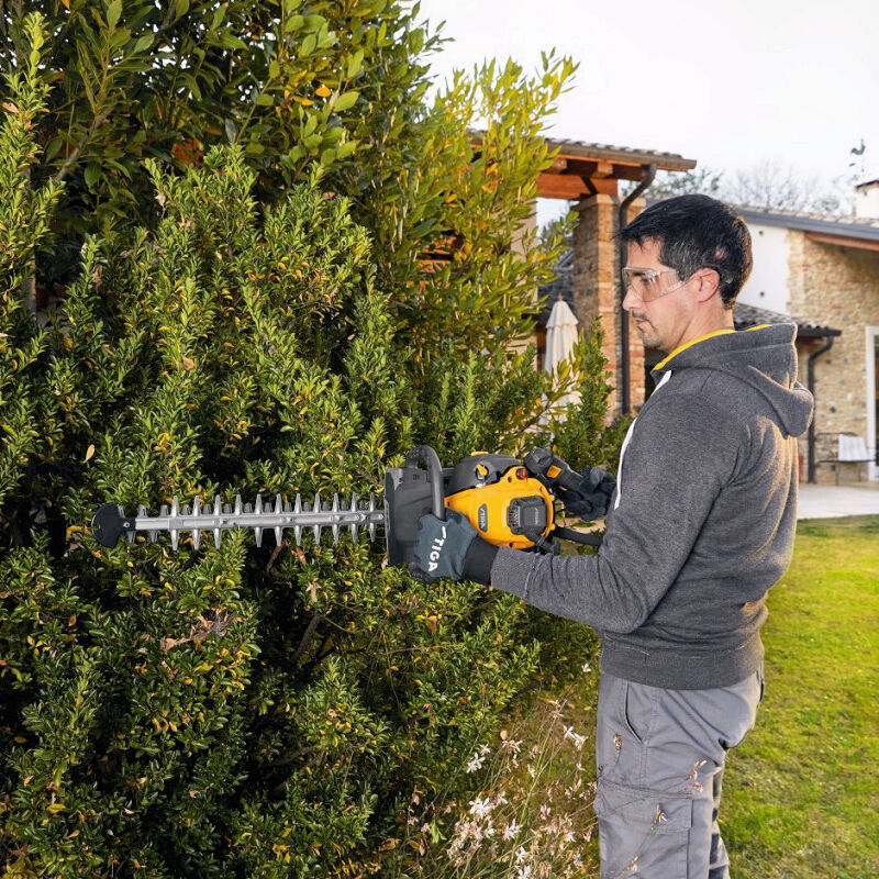 Stiga HT 525 Petrol Hedge Trimmer / 45cm / 22cc from Mower Magic