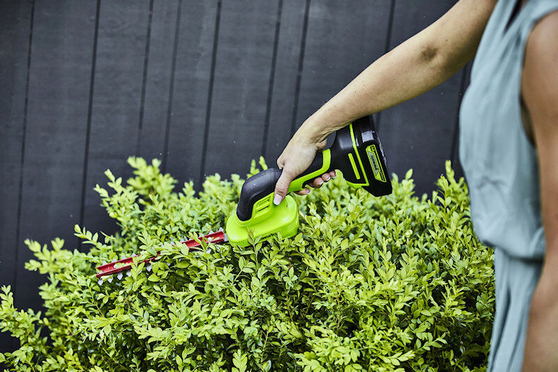 Greenworks G24SHTK2 24V Grass Shrub Shear KIT inc Battery and Charger  from Mower Magic