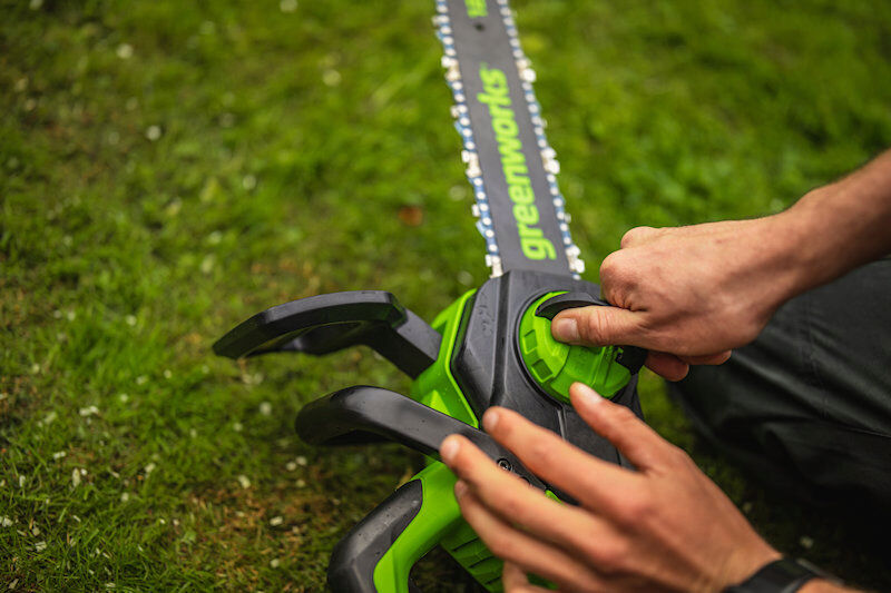 Greenworks GWGD24CS30K4 Cordless Brushless Chainsaw Kit 24V / 30cm / Battery and Charger  from Mower Magic