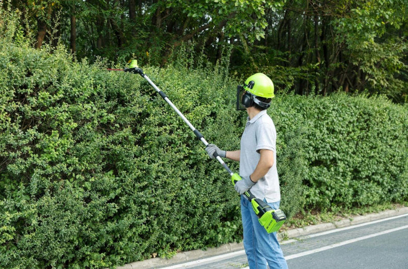 Greenworks Cordless Pole Saw & Hedge Trimmer KIT  40v / 51cm (inc 2 x 2Ah Battery & Charger)
