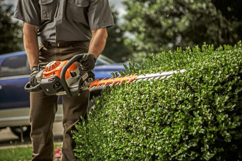 STIHL HS82RCE Hedgetrimmer 22.7cc 1.0hp 2 Mix Eng 60