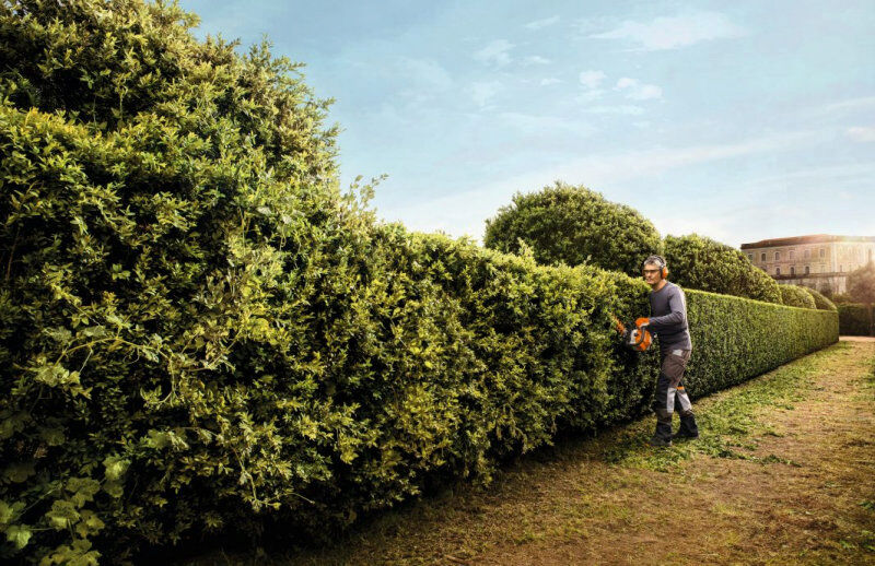 STIHL HS82RCE Hedgetrimmer 22.7cc 1.0hp 2 Mix Eng 60