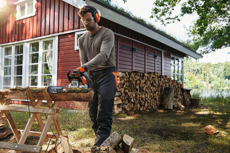 STIHL MS182 Petrol Chainsaw 31.8cc 2.2hp 2 Mix Eng 40cm Bar