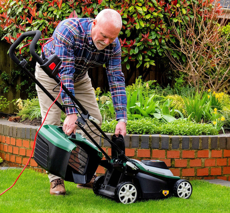 Webb Supreme Electric Rotary Lawnmower with Rear Roller 33cm / 1200w