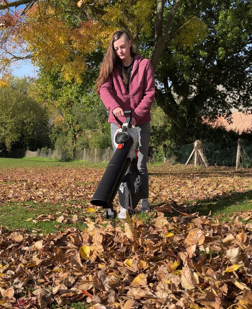 Sherpa 40v ST-EBV480D Cordless Leaf Blower Vacuum 2Ah Kit from Mower Magic Sherpa 40v ST-EBV480D Cordless Leaf Blower Vacuum 2Ah Kit from Mower Magic