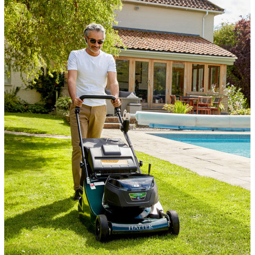 Hayter Harrier 56 Premium Rear Roller Cordless Lawnmower 56cm / 60v  2x7.5Ah KIT