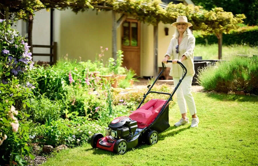 Mountfield SP42 Self Propelled Petrol Lawnmower 41cm / 123cc / SP + Free Cover from Mower Magic Mountfield SP42 Self Propelled Petrol Lawnmower 41cm / 123cc / SP + Free Cover from Mower Magic
