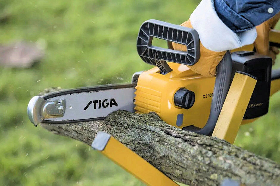 Stiga CS 100e Cordless Chainsaw Kit 25cm  20v / 4Ah